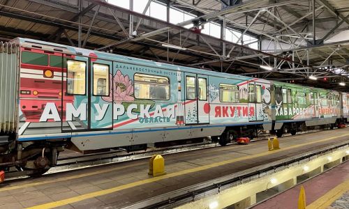 вагон амурской области вышел на линию московского метро в составе «дальневосточного экспресса»
