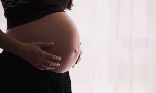 американка родила ребенка из замороженного эмбриона, который хранился 27 лет