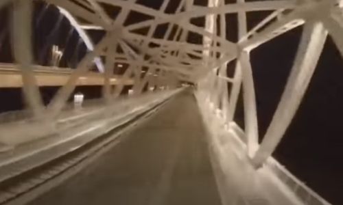 благовещенец проехал на крыше поезда по крымскому мосту