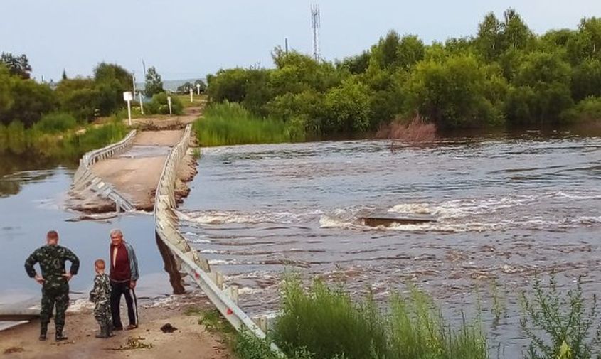 большая вода: в двух амурских селах перемыло дороги

