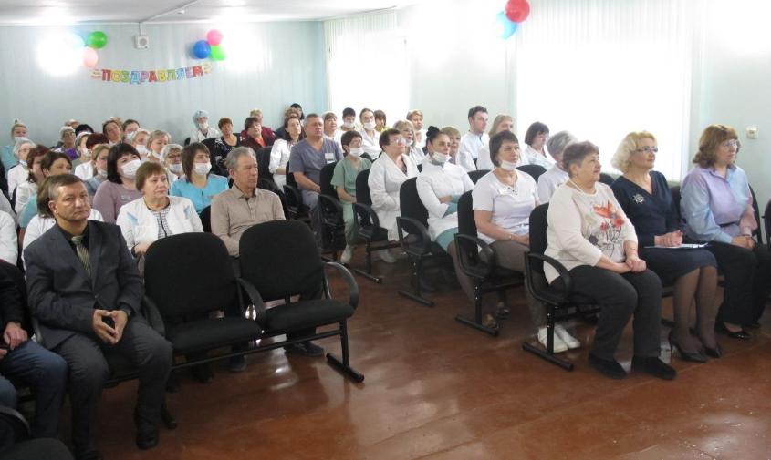 «Сильный коллектив»: Амурский областной кожвендиспансер отмечает 95-летний юбилей