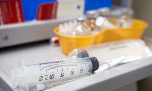 полный курс вакцинации от covid-19 прошли 66 % жителей амурской области
