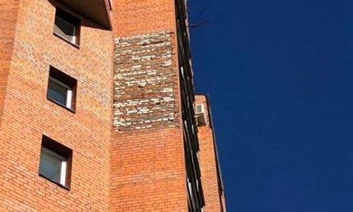 фонд капремонта заплатит полмиллиона рублей за обвалившийся фасад дома на зейской
