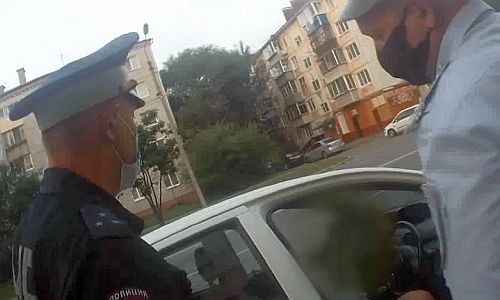 в благовещенске полицейские остановили агрессивную пьяную женщину за рулем