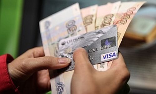 работница банка воровала у клиентов с карт суммы от 2 до 17 тысяч рублей