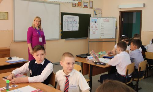 на два миллиона рублей по программе «земский учитель» в приамурье претендуют уже около 500 педагогов

