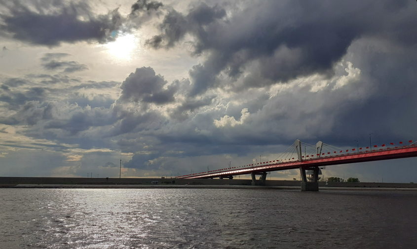 Кани курган амурская область. Благовещенск мост в Китай. Мост через Амур в Хабаровске. Мост Хэйхэ. Железнодорожный мост Благовещенск.