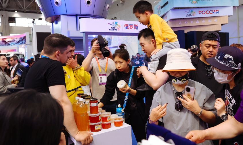 колбаса, сладости и мед: семь амурских компаний представили свою продукцию на российско-китайском экспо в харбине