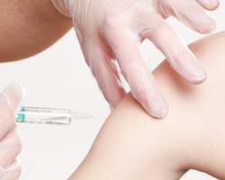 В Благовещенске отменили плановую вакцинацию детей до конца апреля