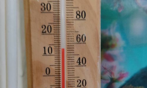 «холодина неимоверная!»: в архаре жители продолжают мерзнуть в квартирах, в детсаду «дюймовочка» 13 градусов
