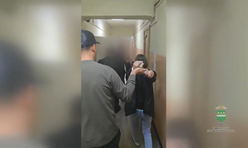 В Благовещенске вор срывал цепочки у пожилых людей и скрывался на велосипеде