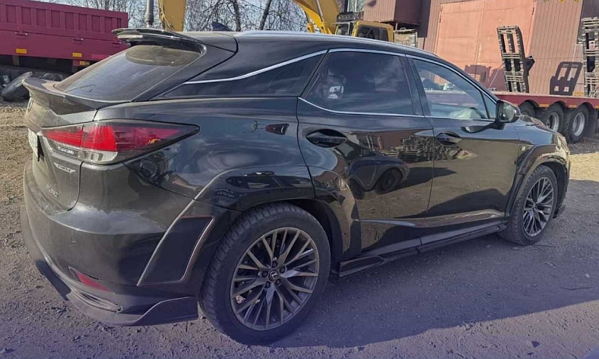 В Приамурье директор компании-должника продал «Лексус», на который был наложен арест