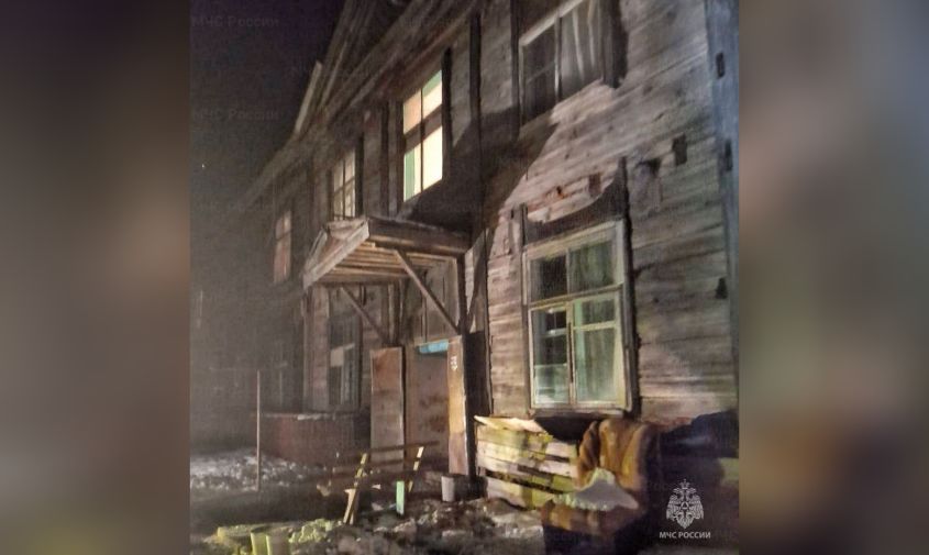 благовещенские пожарные спасли мужчину из горящего дома в белогорье
