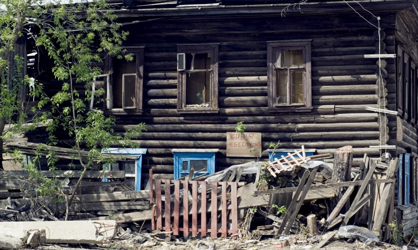 общественники помогли жительнице белогорска переехать из аварийного жилья
