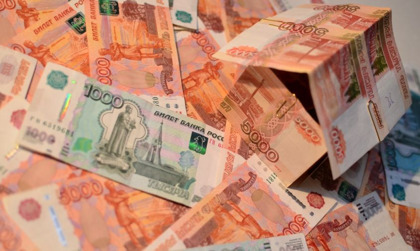 работник компании сотовой связи в райчихинске воровал деньги у работодателя