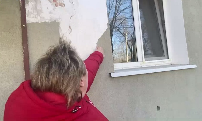 «народный фронт» раскритиковал качество ремонта фасада дома на улице калинина
