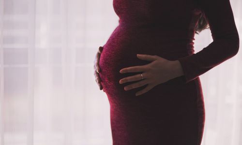 каждая десятая благовещенка столкнулась с негативной реакцией работодателя на беременность
