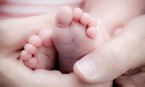 рождаемость в приамурье продолжает снижаться, но третьих и четвертых детей стали рожать больше
