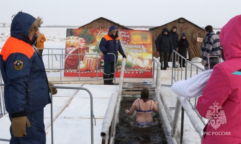 крещенские купания в приамурье проходят без происшествий
