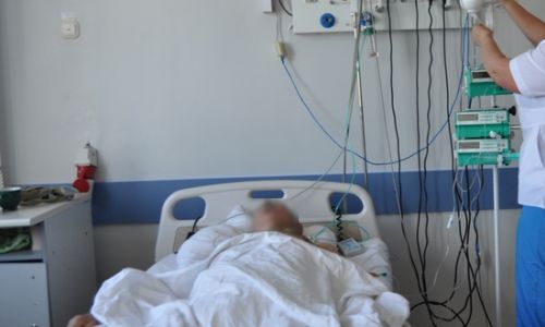 врачи борются за жизнь благовещенки, пострадавшей на судостроительном заводе
