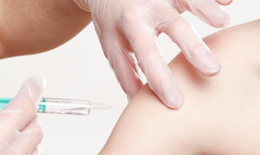 865 амурских подростков завершили вакцинацию от коронавиуса
