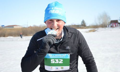 в ледовом полумарафоне на  владимировском озере пробежали 150 спортсменов