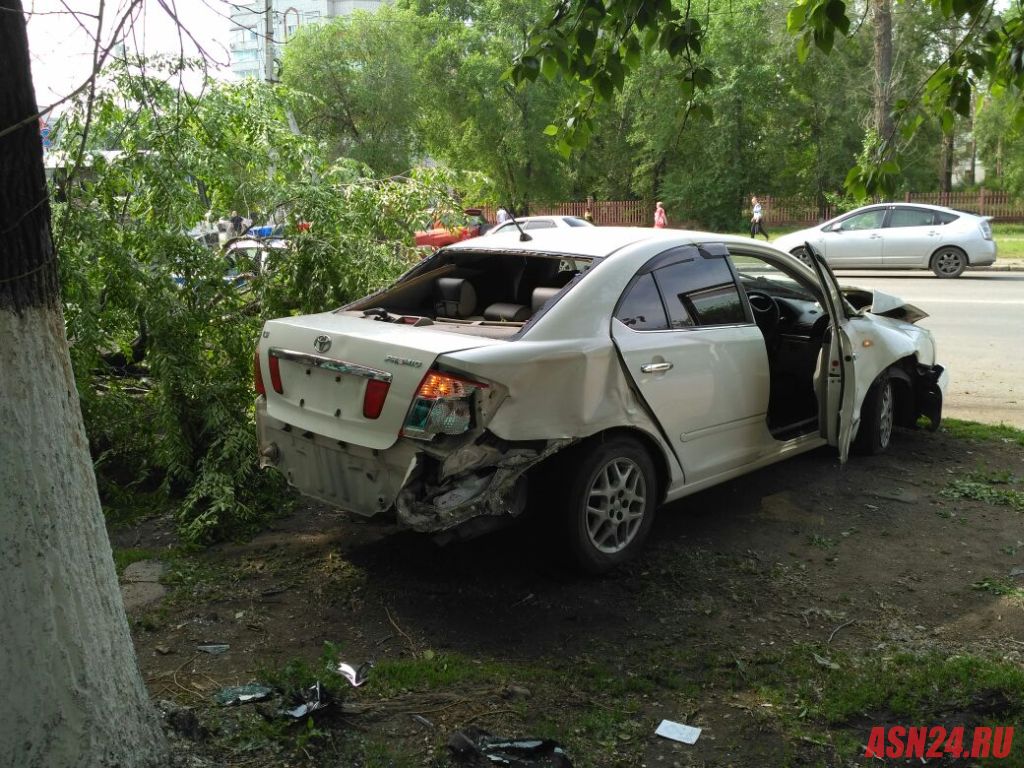 Дтп в благовещенске сегодня. Аварии на дорогах в Благовещенске. Toyota passo разбитый. ДТП Красноармейская Шевченко сегодня. Разбитая Тойота Калдина.