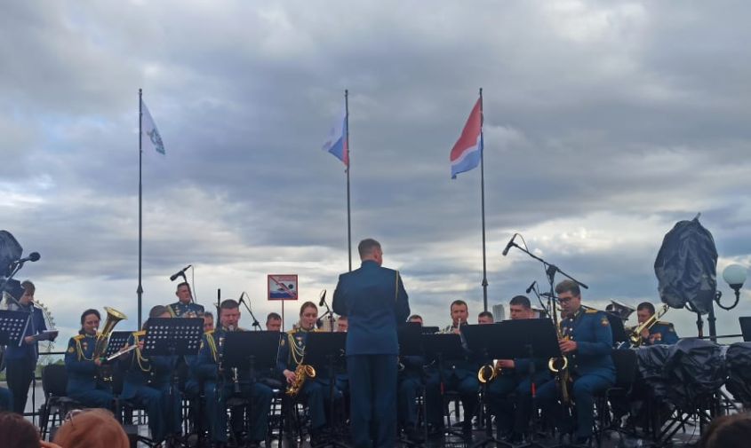 «виват, амур!»: на набережной в благовещенске выступили сразу все участники фестиваля военных оркестров