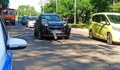 В пользу жительницы Белогорска, на чью машину упало дерево, взыскали 800 000 рублей компенсации 