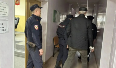 На голове — повреждения: в Шимановске в гараже найдено тело мужчины 