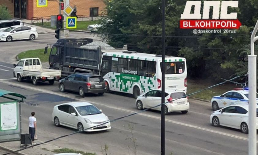 в благовещенске произошло дтп с участием маршрутного автобуса