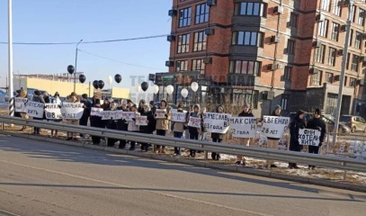 «Они хотели жить»: на улице Василенко в Чигирях прошла акция памяти в честь погибших в страшном ДТП 