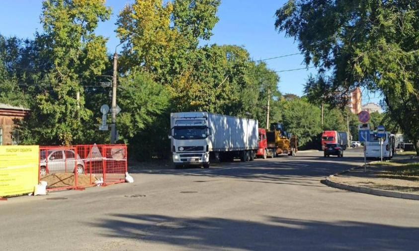 благовещенцы пожаловались мэру на скопление грузовых фур
