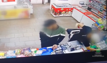 В Свободном задержали мужчину, ограбившего кассу магазина, пока продавец отлучилась (ВИДЕО)