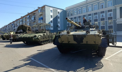 В Благовещенске военная техника заняла свои места перед парадом ко Дню Победы