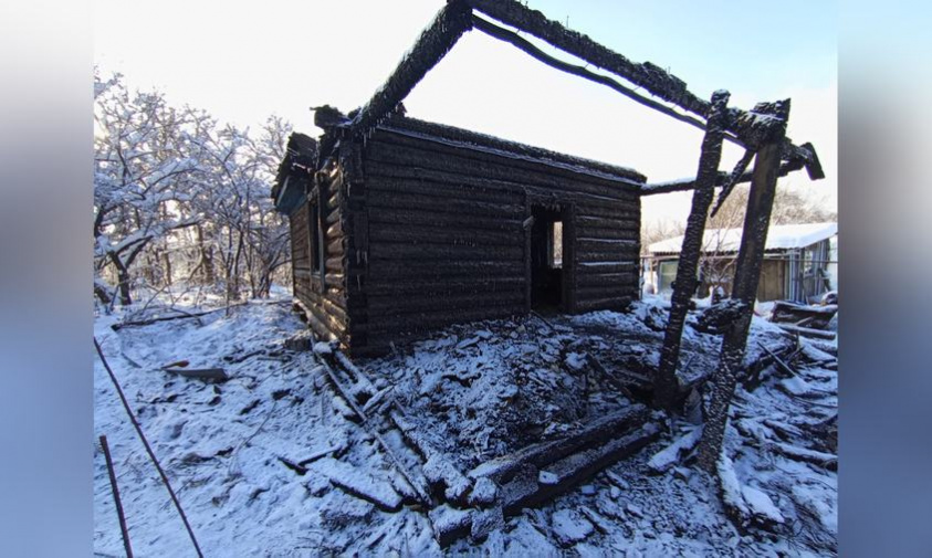 Замешкался и не успел выбраться из дома: при пожаре в амурском поселке погиб мужчина