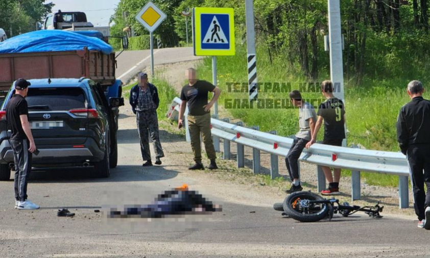 велосипедист насмерть разбился после столкновения с грузовиком недалеко от амурского села
