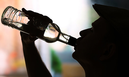 половина всех отравлений алкоголем в приамурье приходится на детей и подростков
