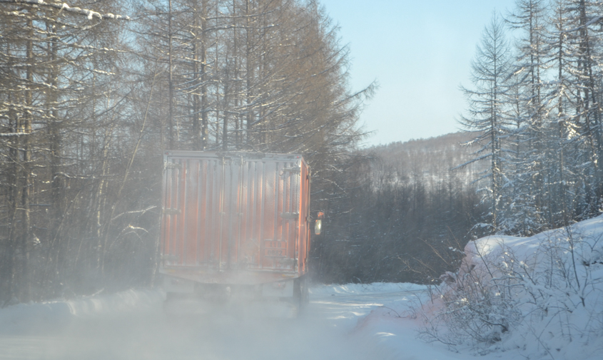 в амурской области закрыли для большегрузов 300 километров федеральной трассы
