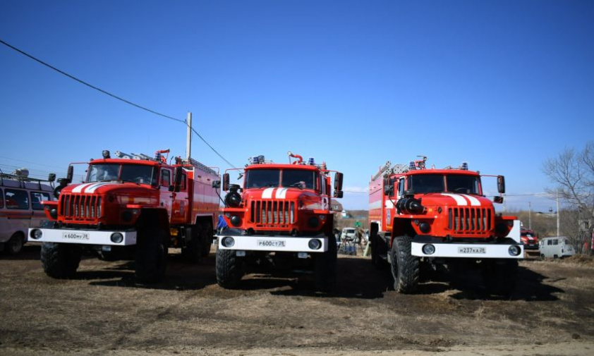амурскому центру гз и пб передали три новые пожарные машины
